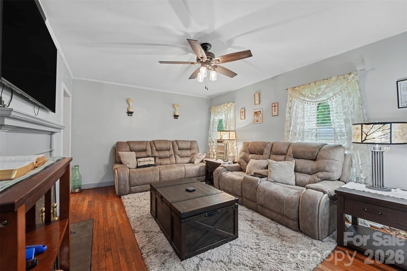 109 S Pine St, Lowell, NC 28098