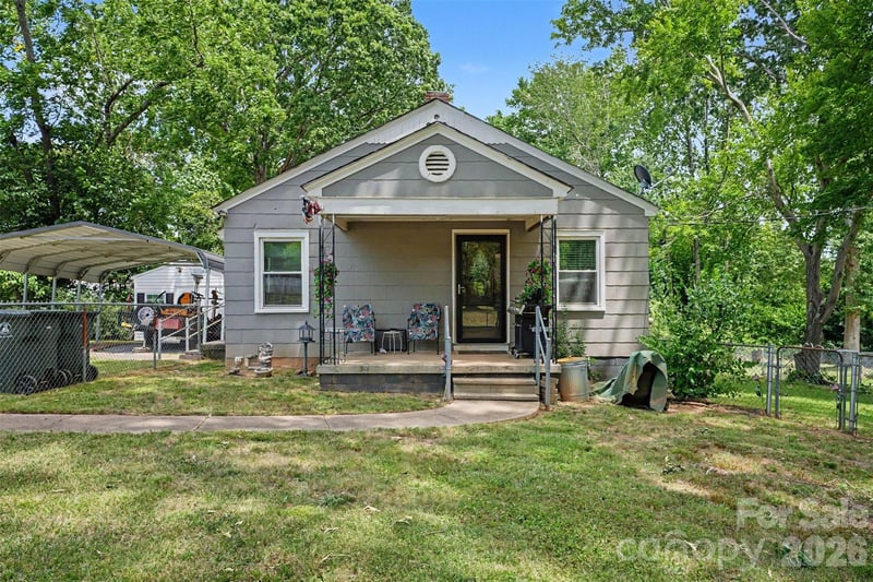 109 S Pine St, Lowell, NC 28098