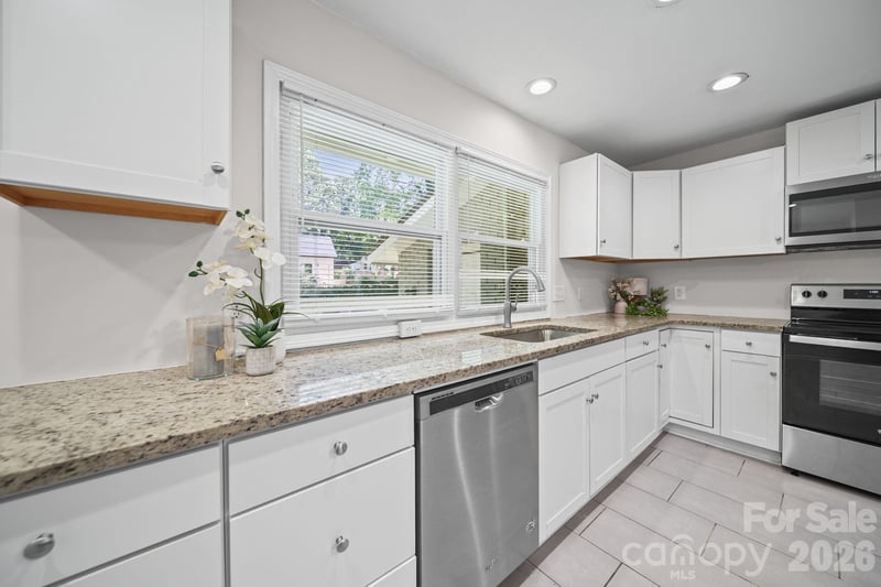 4316 Mckinley Dr, Charlotte, NC 28208