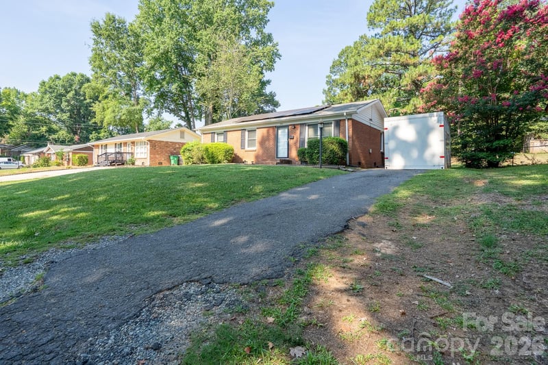 755 Edgerton Dr, Charlotte, NC 28213