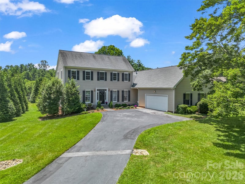 207 Sugar Hollow Rd, Hendersonville, NC 28739