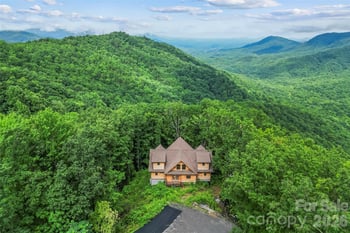 266 Potomac Falls Dr, Black Mountain, NC 28711