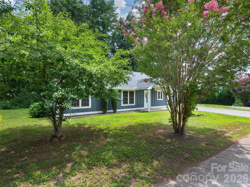 7 Mcgee Ridge Rd, Fairview, NC 28730