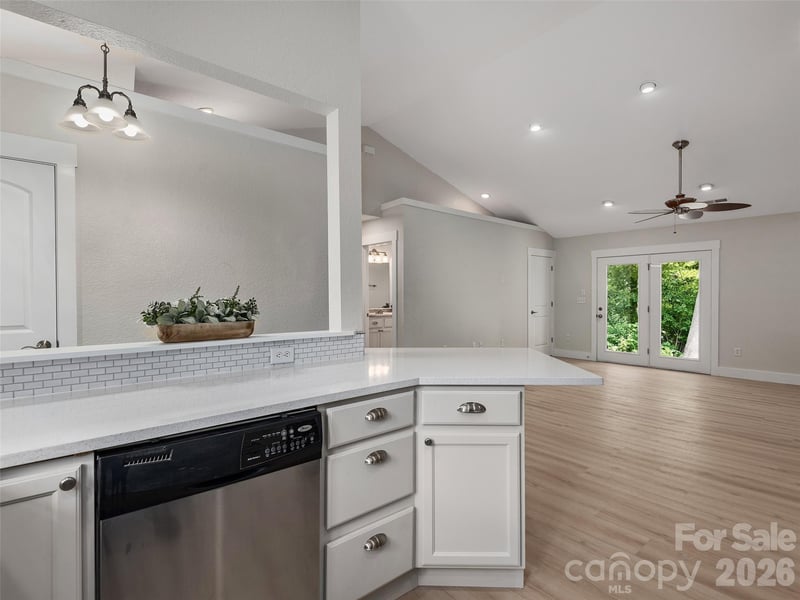 7 Mcgee Ridge Rd, Fairview, NC 28730