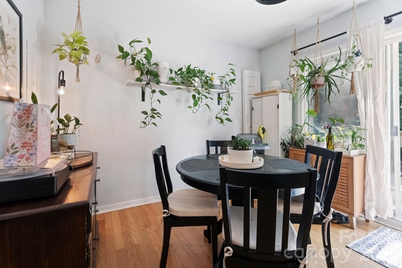 18 Old West Chapel Rd, Asheville, NC 28803