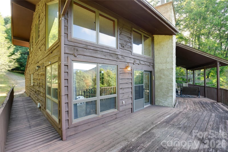 300 Buck Dr, Hot Springs, NC 28743