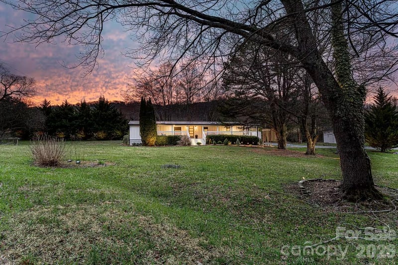 2 Shady Oak Ln, Arden, NC 28704