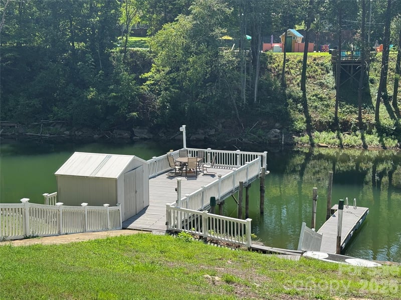 4520 Lake Dr, Sherrills Ford, NC 28673
