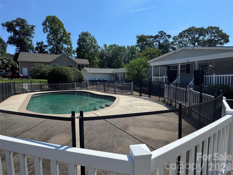 4520 Lake Dr, Sherrills Ford, NC 28673