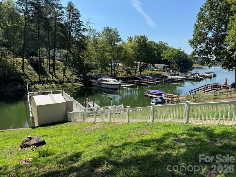4520 Lake Dr, Sherrills Ford, NC 28673