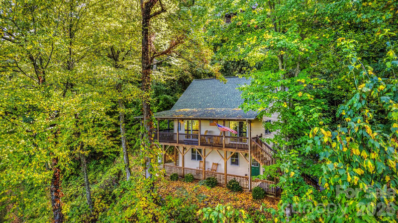 160 Bridle Dr, Maggie Valley, NC 28751
