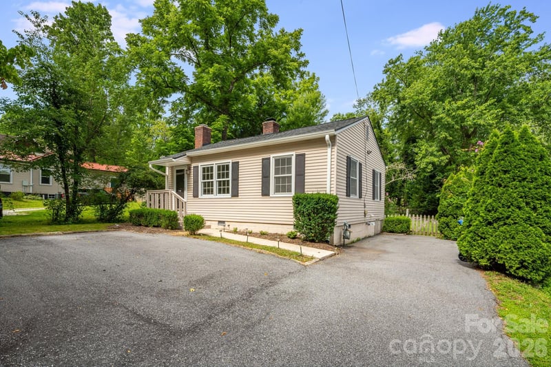 839 Kanuga Rd, Hendersonville, NC 28739