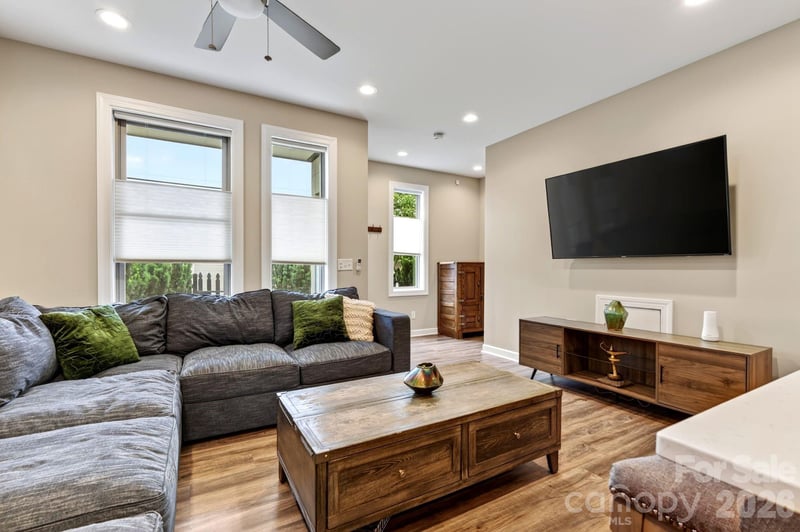 66 Burton St, Asheville, NC 28806