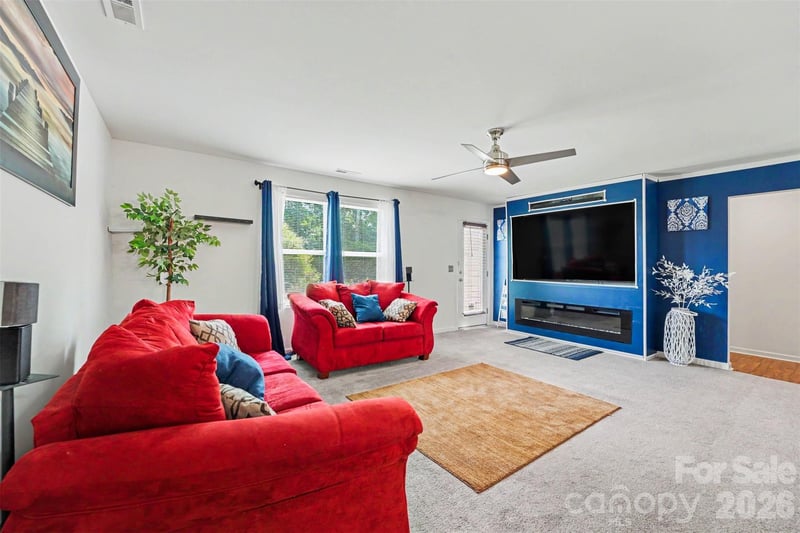 204 Hidden Lakes Rd, Statesville, NC 28677
