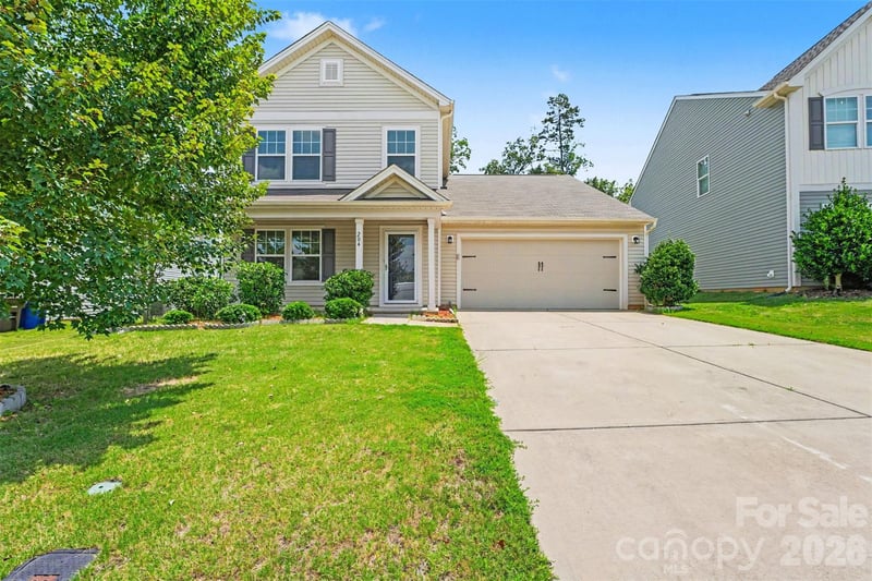 204 Hidden Lakes Rd, Statesville, NC 28677