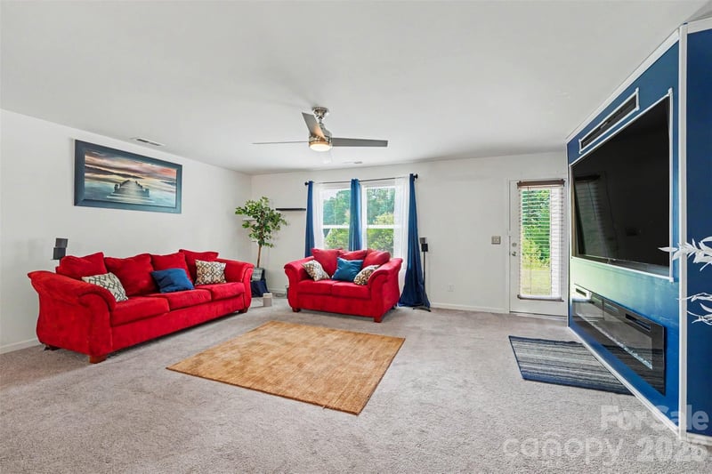 204 Hidden Lakes Rd, Statesville, NC 28677