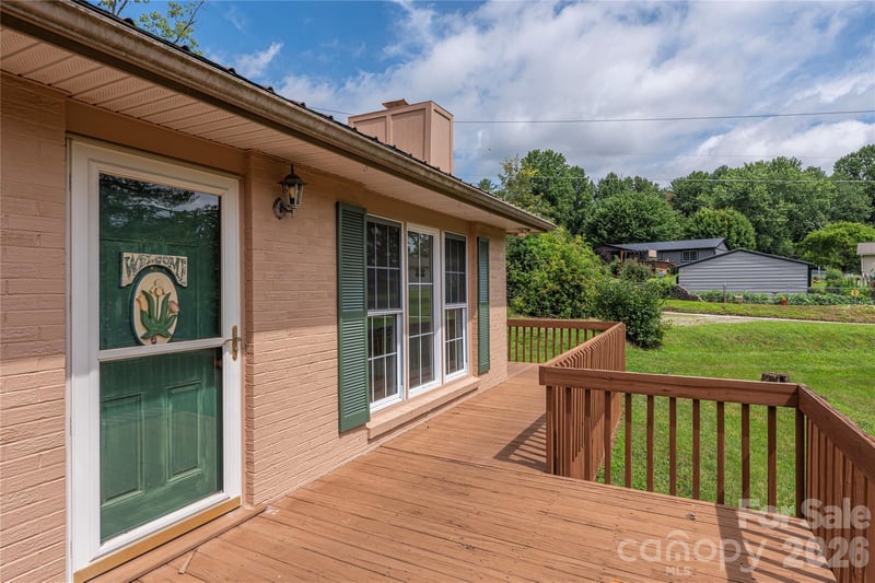 69 Emerald Ln, Hendersonville, NC 28792