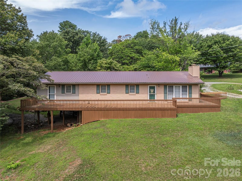 69 Emerald Ln, Hendersonville, NC 28792