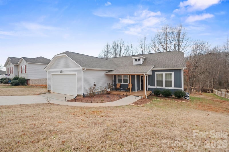 1544 Farmington Hills Dr, Conover, NC 28613