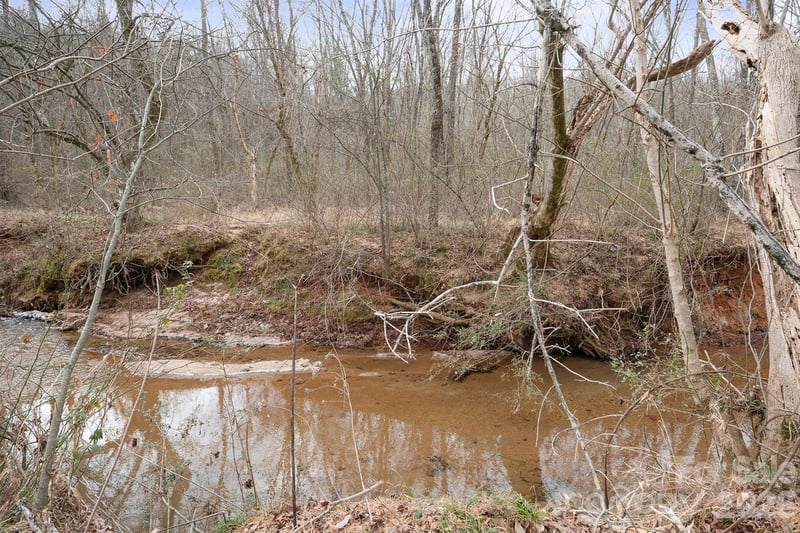 1544 Farmington Hills Dr, Conover, NC 28613