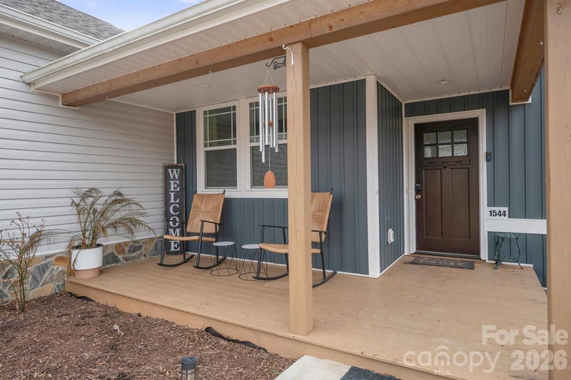 1544 Farmington Hills Dr, Conover, NC 28613
