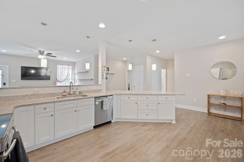 1544 Farmington Hills Dr, Conover, NC 28613