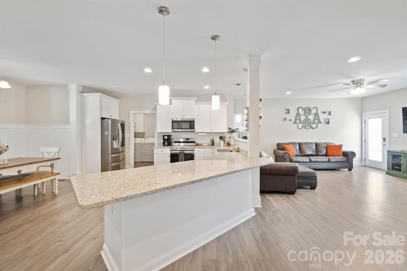 1544 Farmington Hills Dr, Conover, NC 28613