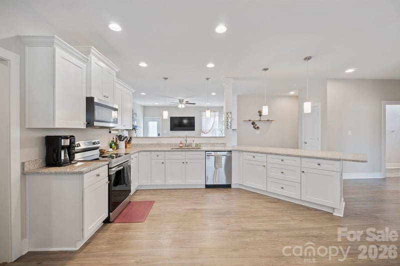 1544 Farmington Hills Dr, Conover, NC 28613