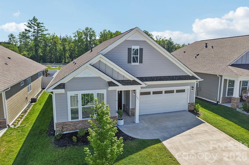 505 Fox Cove Rd, Hendersonville, NC 28792