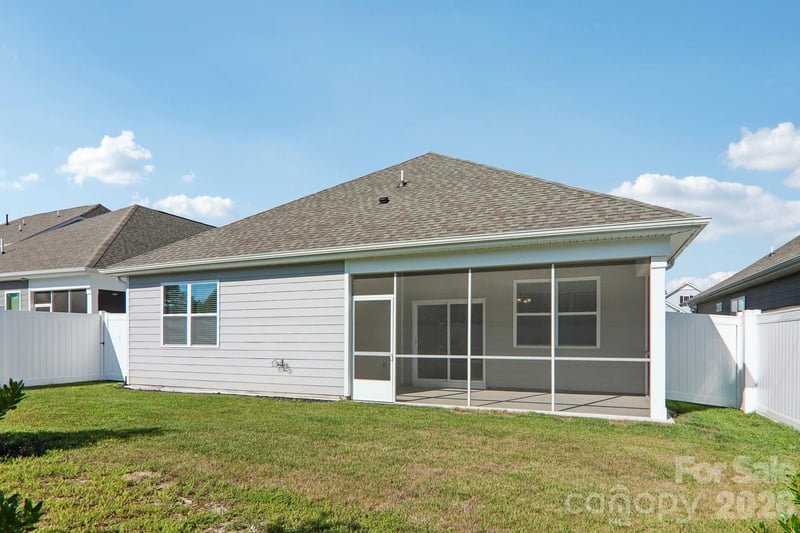 505 Fox Cove Rd, Hendersonville, NC 28792