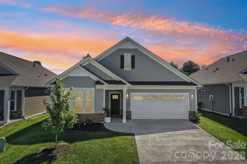 505 Fox Cove Rd, Hendersonville, NC 28792