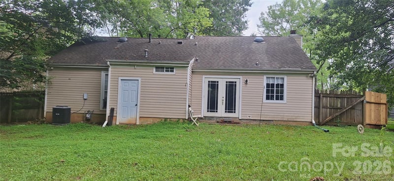 8804 Royal Scot Ln, Charlotte, NC 28227