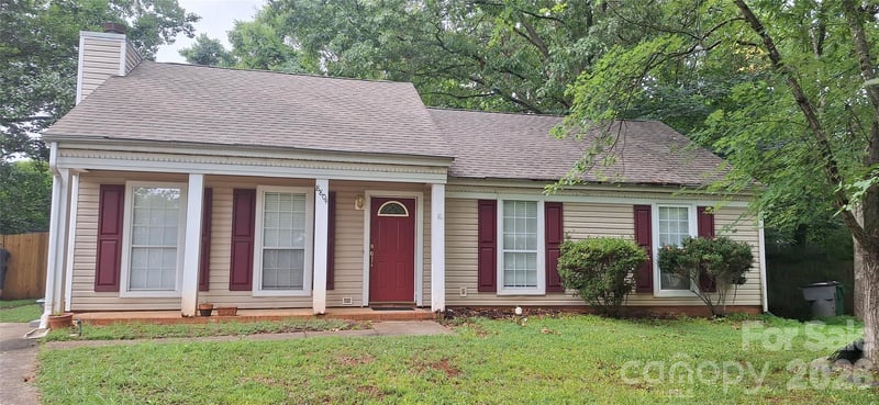 8804 Royal Scot Ln, Charlotte, NC 28227