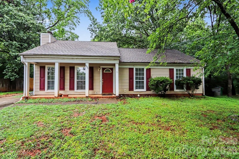 8804 Royal Scot Ln, Charlotte, NC 28227