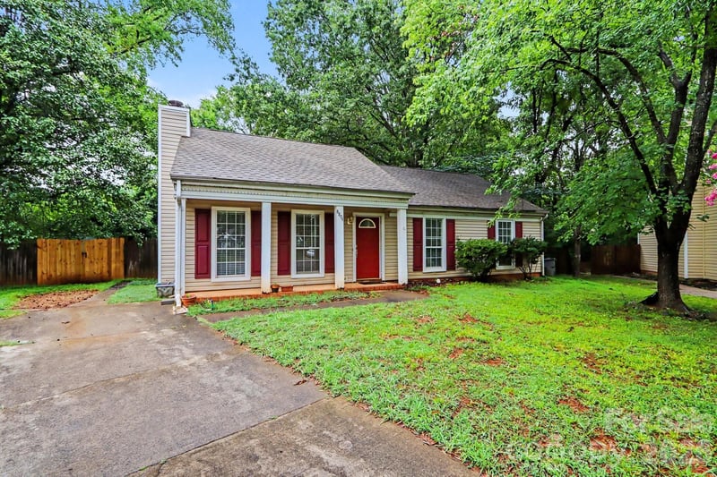 8804 Royal Scot Ln, Charlotte, NC 28227