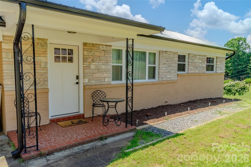 4852 Midway Sand Rd, Hickory, NC 28601