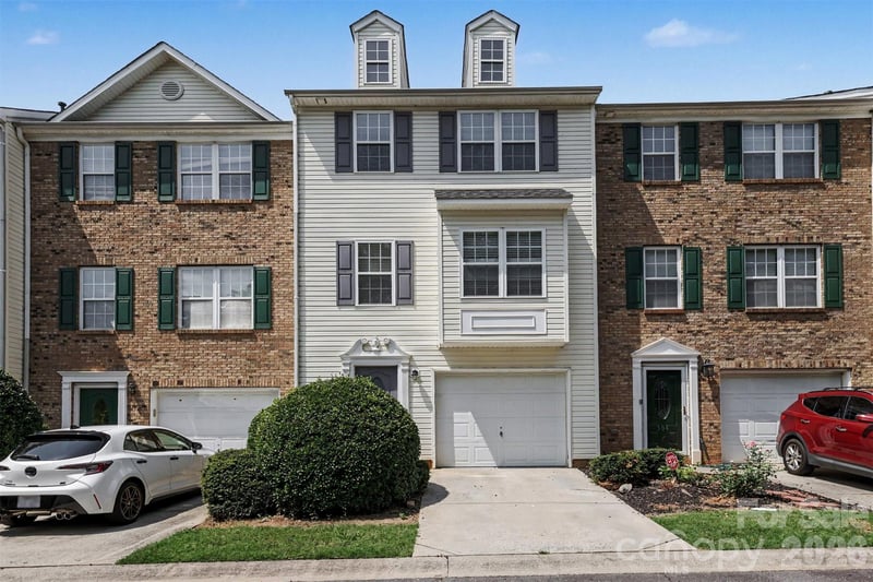 308 Langhorne Dr, Mount Holly, NC 28120