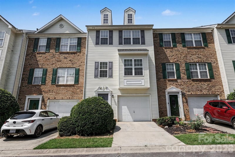 308 Langhorne Dr, Mount Holly, NC 28120