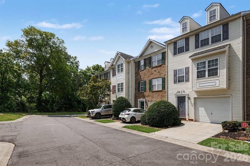 308 Langhorne Dr, Mount Holly, NC 28120