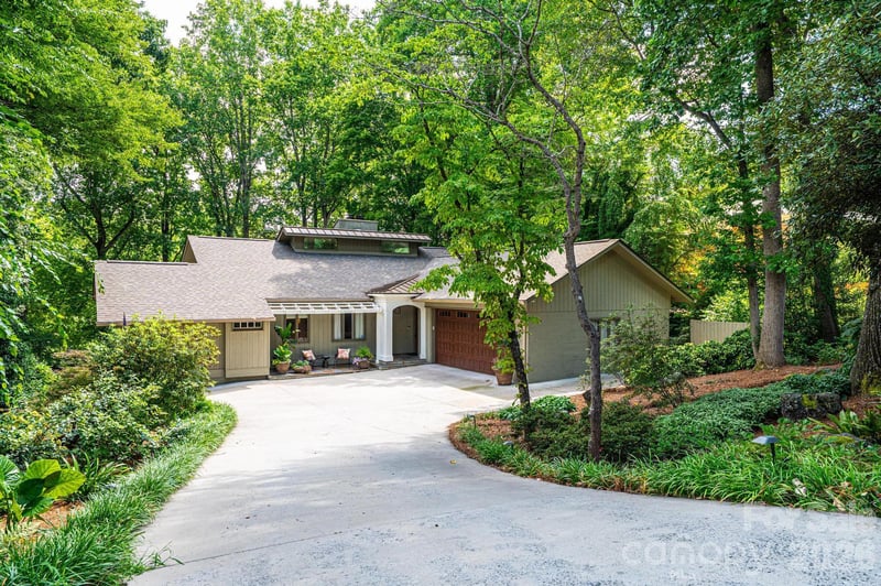 2028 10th Street Blvd, Hickory, NC 28601