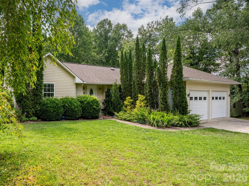 69 Mountain Ridge Ln, Fletcher, NC 28732