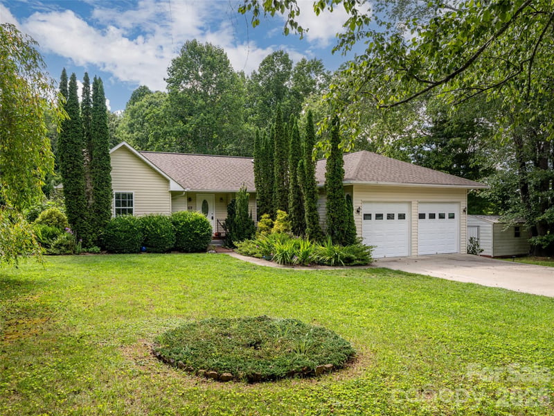 69 Mountain Ridge Ln, Fletcher, NC 28732