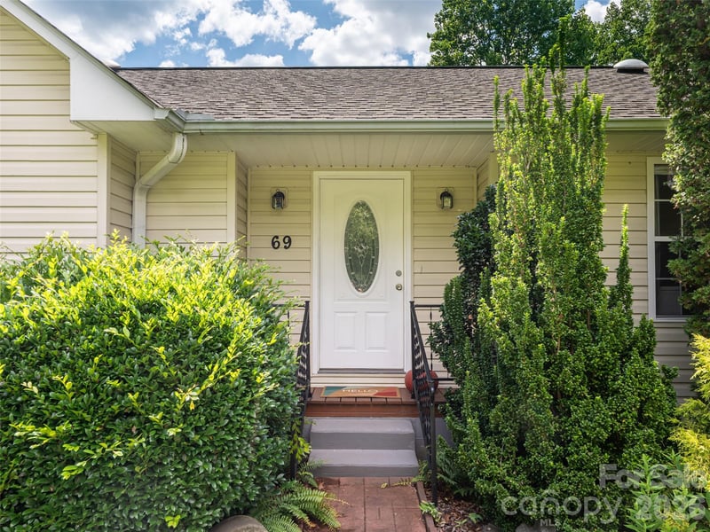 69 Mountain Ridge Ln, Fletcher, NC 28732