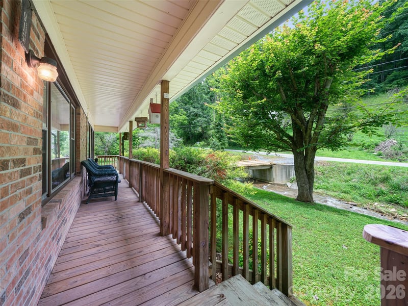 915 Little Creek Rd, Burnsville, NC 28714
