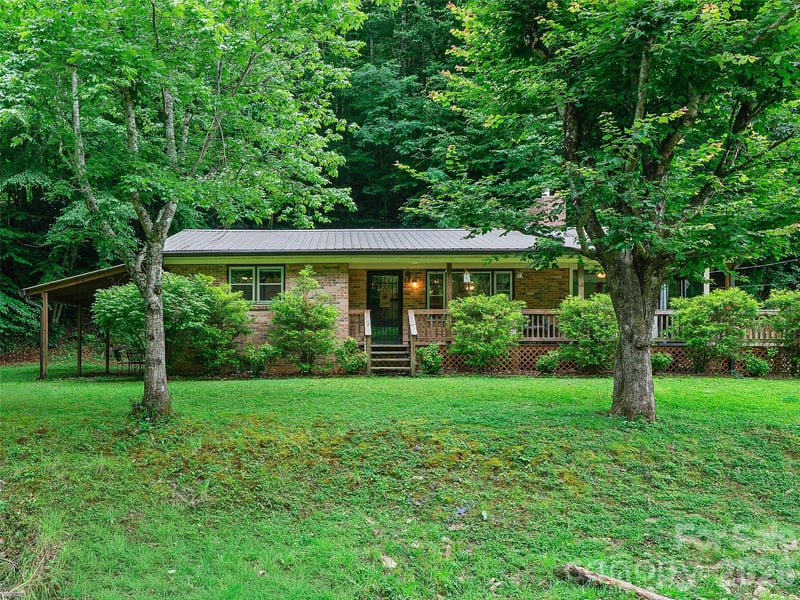 915 Little Creek Rd, Burnsville, NC 28714
