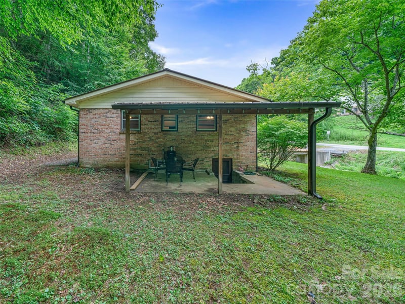 915 Little Creek Rd, Burnsville, NC 28714