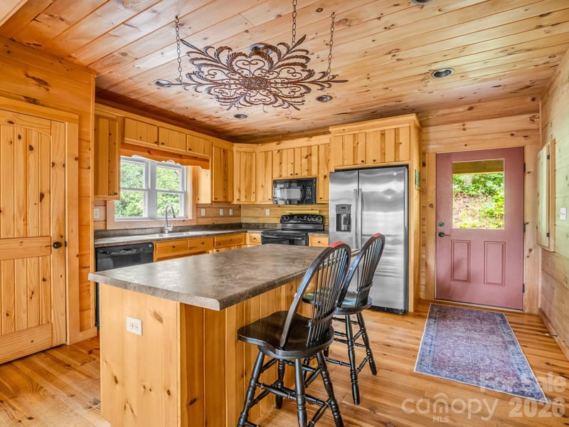 160 Sweetwater Ridge Rd, Balsam Grove, NC 28708