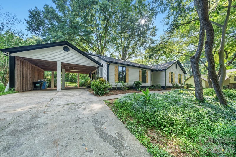 4739 Squirrel Nest Ln, Charlotte, NC 28227