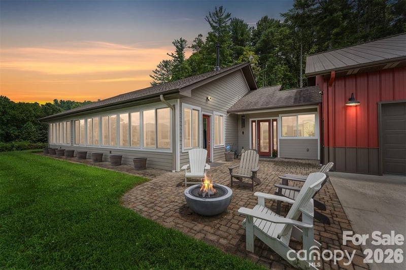 326 Golden Valley Dr, Hendersonville, NC 28792