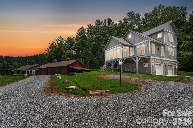326 Golden Valley Dr, Hendersonville, NC 28792